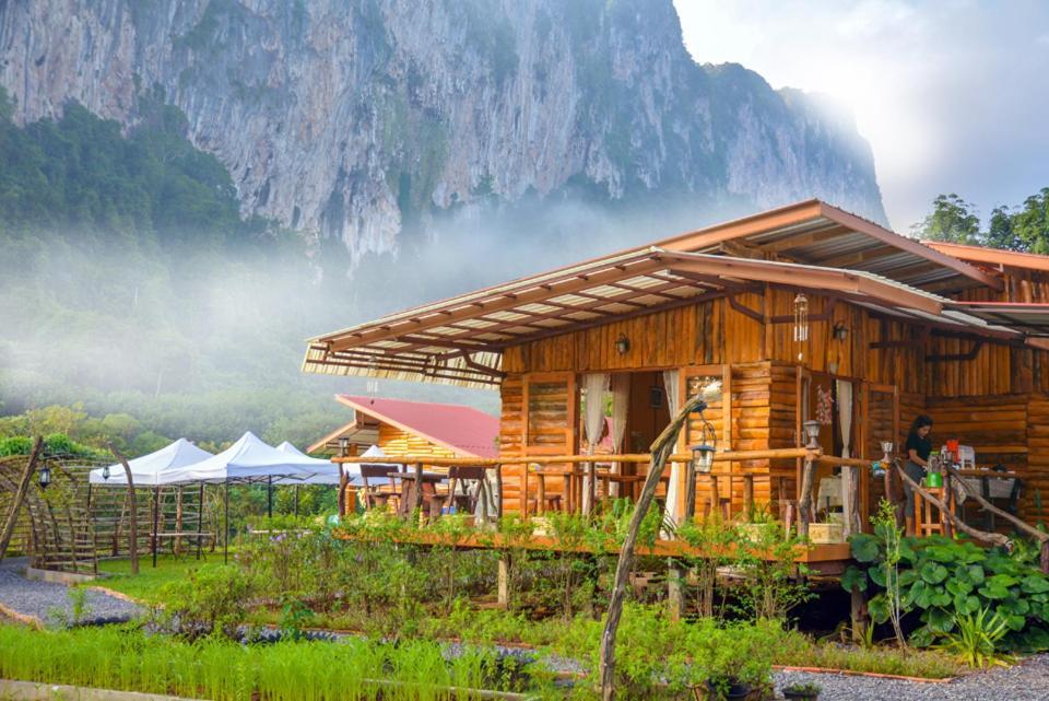 Bansuanphutarn Hotel Ban Pha Saeng Lang Екстериор снимка