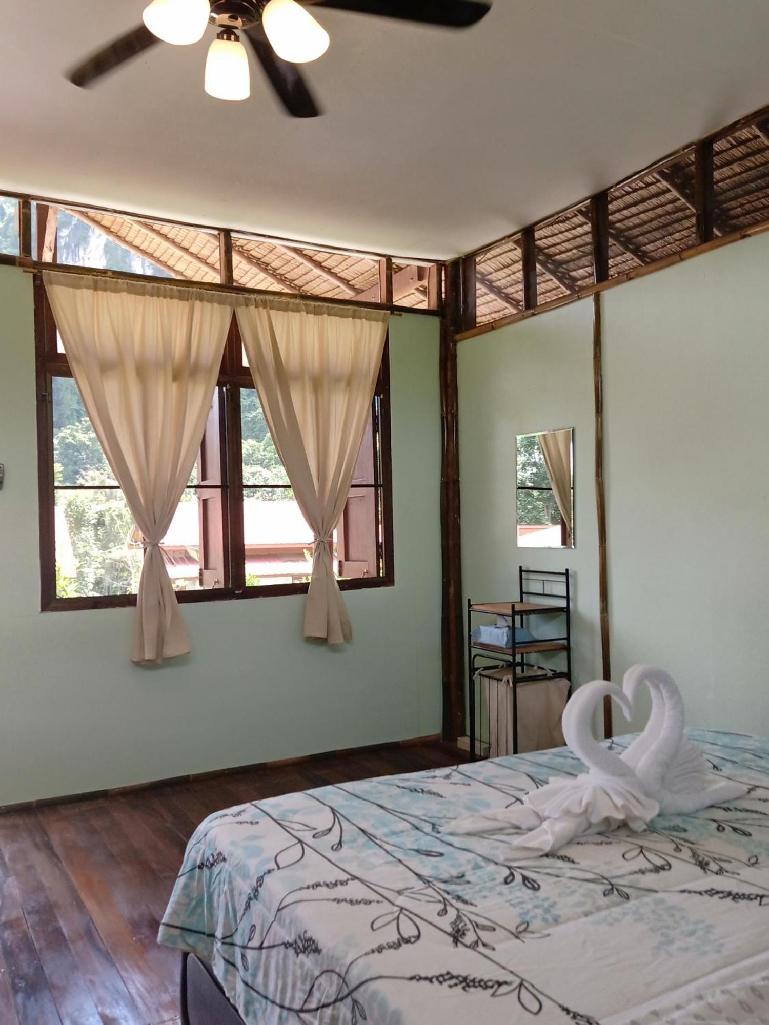 Bansuanphutarn Hotel Ban Pha Saeng Lang Екстериор снимка